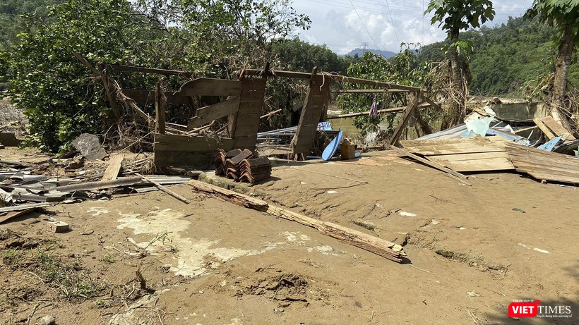 Hiện trường nhà dân vùng hạ du dưới chân đập thuỷ điện Đăk Mi 4 sau khi thuỷ điện xả lũ để điều tiết mực nước lòng hồ