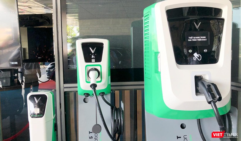 Mô hình cột sạc ô tô điện do Vinfast cung cấp