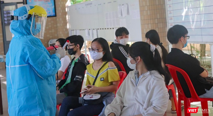 Các thí sinh tham dự kỳ thi tốt nghiệp THPT năm hoạc 2021 trên địa bàn TP Đà Nẵng được lấy mẫu xét nghiệm COVID-19