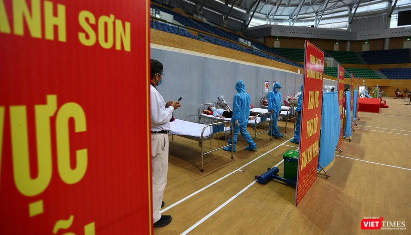 Khu vực hồi sức, đảm bảo xử lý các tình huống có thể xảy ra trong quá trình tiêm vaccine phòng COVID-19 ở Đà Nẵng