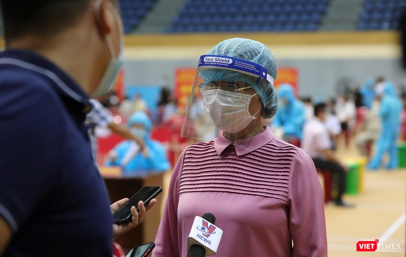 Bà Ngô Thị Kim Yến – Phó Chủ tịch UBND TP Đà Nẵng trong đợt kiểm tra công tác tiêm vaccine COVID-19 trên địa bàn TP Đà Nẵng