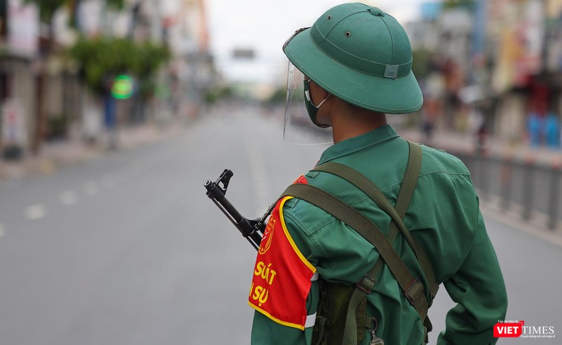 Chiến sĩ làm nhiệm vụ