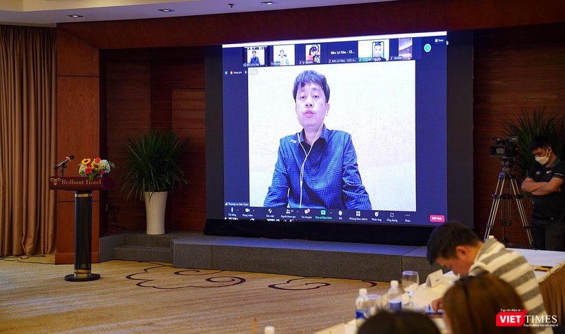 Ông Phạm Khắc Tuyên - Bí thư Thứ nhất phụ trách Thương vụ, Đại sứ quán Việt Nam tại Hàn Quốc phát biểu từ điểm cầu Hàn Quốc Ông Phạm Khắc Tuyên - Bí thư Thứ nhất phụ trách Thương vụ, Đại sứ quán Việt Nam tại Hàn Quốc phát biểu từ điểm cầu Hàn Quốc