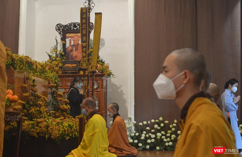 Không khí lễ tâm tang diễn ra nghiêm trang, thanh tịnh, nhẹ nhàng...