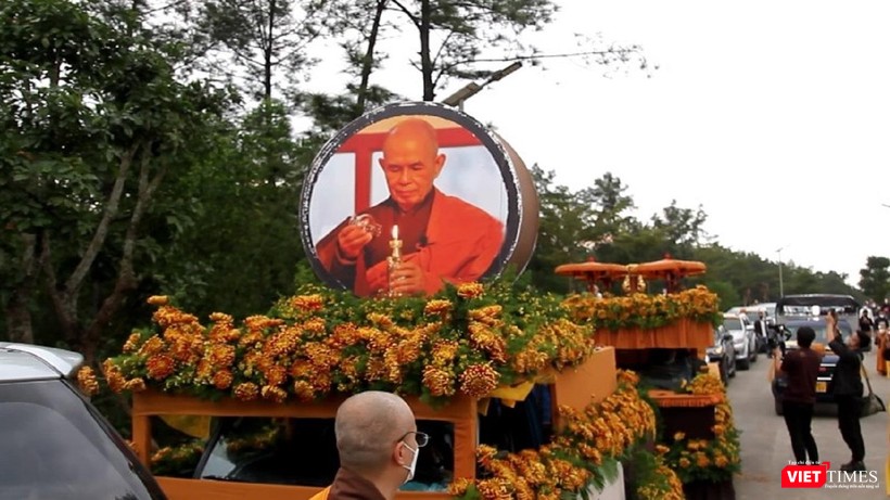 Quang cảnh lễ cung thỉnh xá lợi của Thiền sư Thích Nhất Hạnh