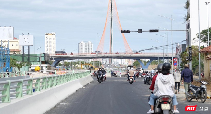 Nút giao thông cầu vượt phía Tây cầu Trần Thị Lý, một trong những giải pháp chống ùn tắc giao thông của TP Đà Nẵng