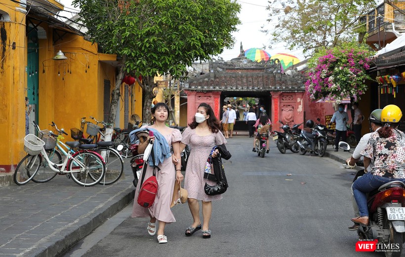 Phố cổ Hội An nhộn nhịp du khách