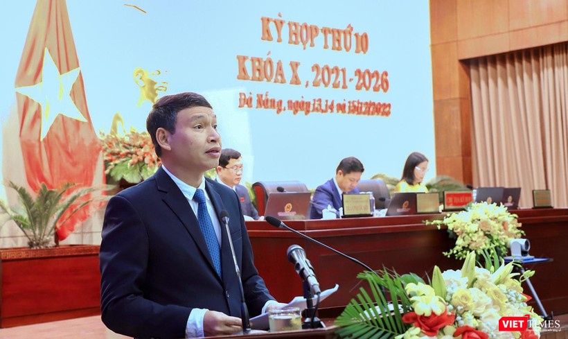 Ông Hồ Kỳ Minh - Phó Chủ tịch thường trực UBND TP Đà Nẵng phát biểu tại kỳ họp thứ 10, HĐND TP Đà Nẵng khoá X, diễn ra sáng ngày 13/12