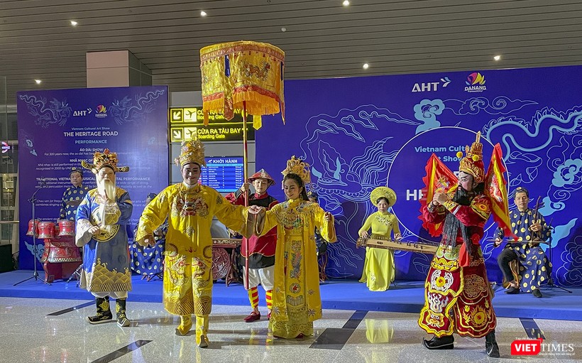 Tiết mục giới thiệu trang phục Hoàng Cung Tiết mục giới thiệu trang phục Hoàng Cung