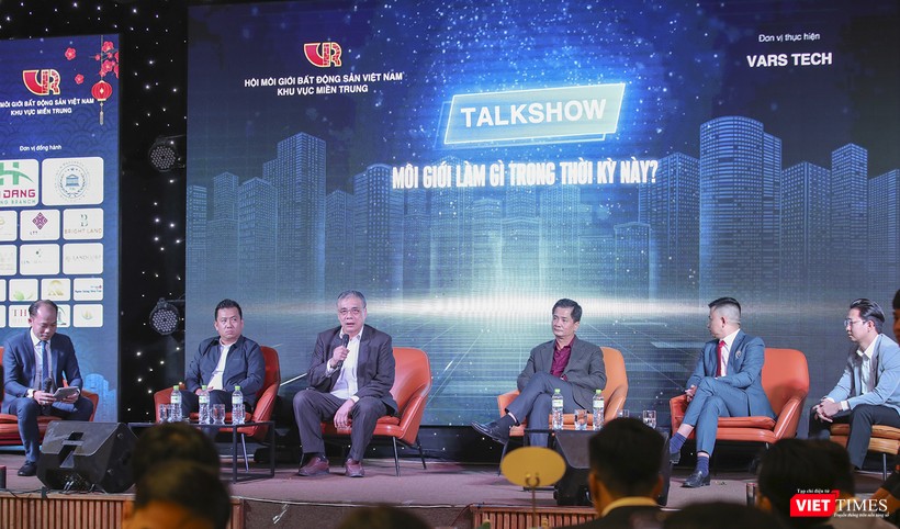 PGS.TS Trần Đình Thiên - nguyên Viện Trưởng Viện Kinh tế Việt Nam, thành viên Tổ tư vấn Chính phủ chia sẻ tại talkshow “Môi giới làm gì trong thời kỳ này?”