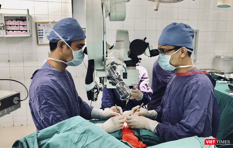 Ca phẫu thuật kéo dài hơn 10 tiếng đồng hồ