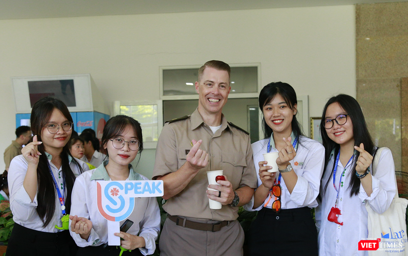 vt_ giao luu uss ronald reagan 6.png