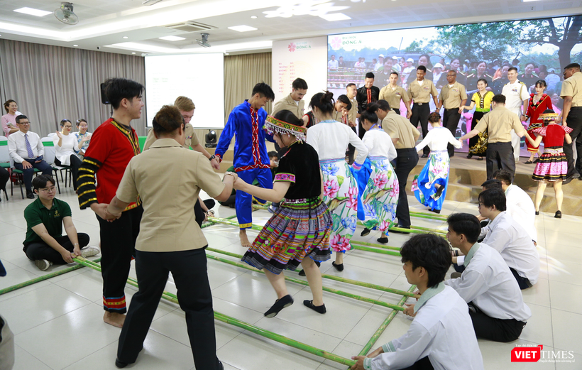 vt_ giao luu uss ronald reagan 8.png