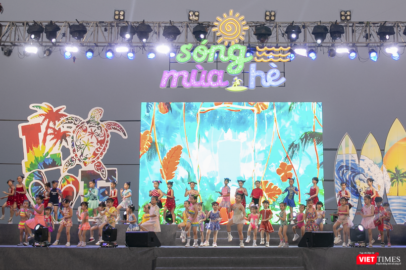 vt_du lich bien 2.png