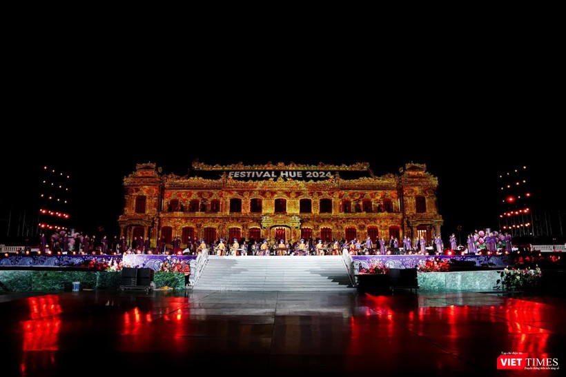 Công nghệ hiện đại trình chiếu Laser, Led Matrix, Hologram, 3D Mapping trên nền sân khấu nghệ thuật bán thực cảnh tại Điện Kiến Trung. vt_30.jpeg