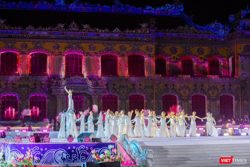 Đêm khai mạc Tuần lễ Festival nghệ thuật Quốc tế Huế 2024 trở thành đại tiệc của âm nhạc và nghệ thuật biểu diễn vt_31.jpeg