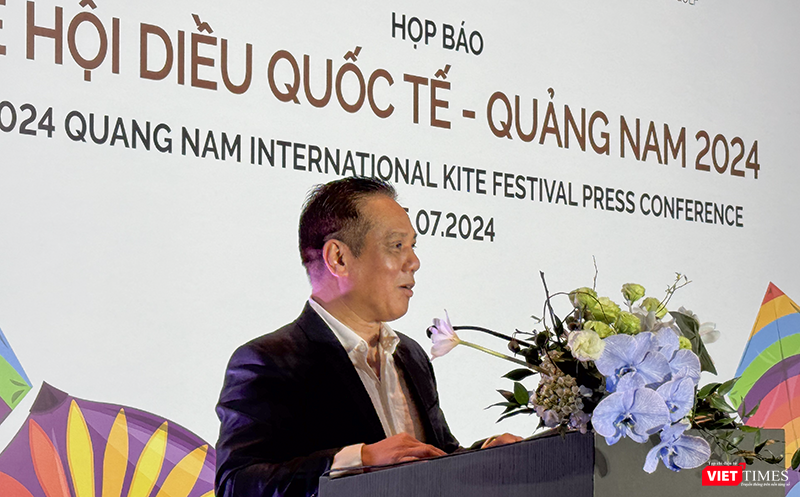 Ông Văn Bá Sơn, Phó Giám đốc Sở VH-TT&DL Quảng Nam phát biểu tại buổi họp báo vt_quang nam dieu 2.png