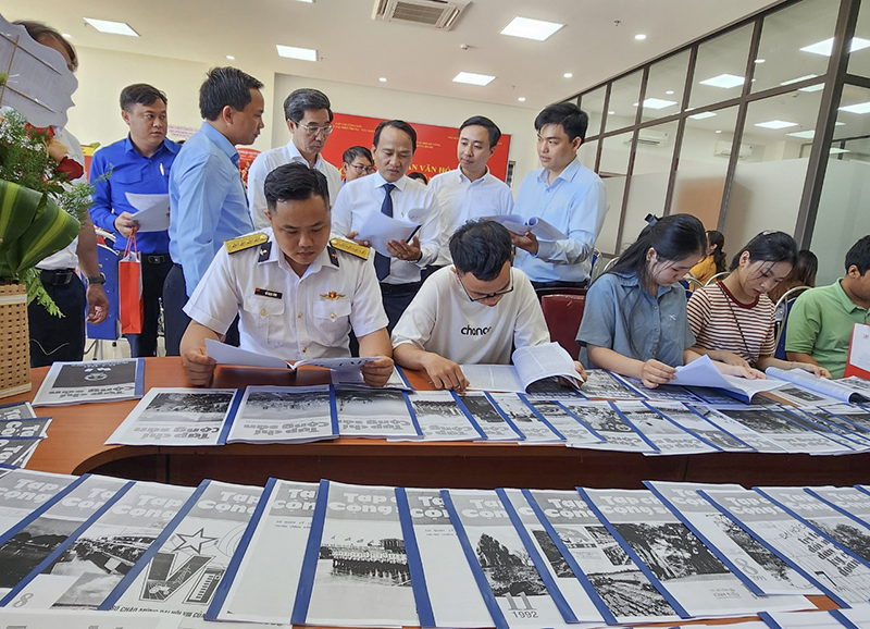 khong gian tong bi thu 3.png