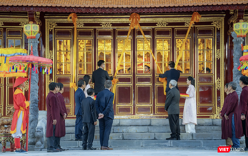 vt_cong nhan di san 4.png