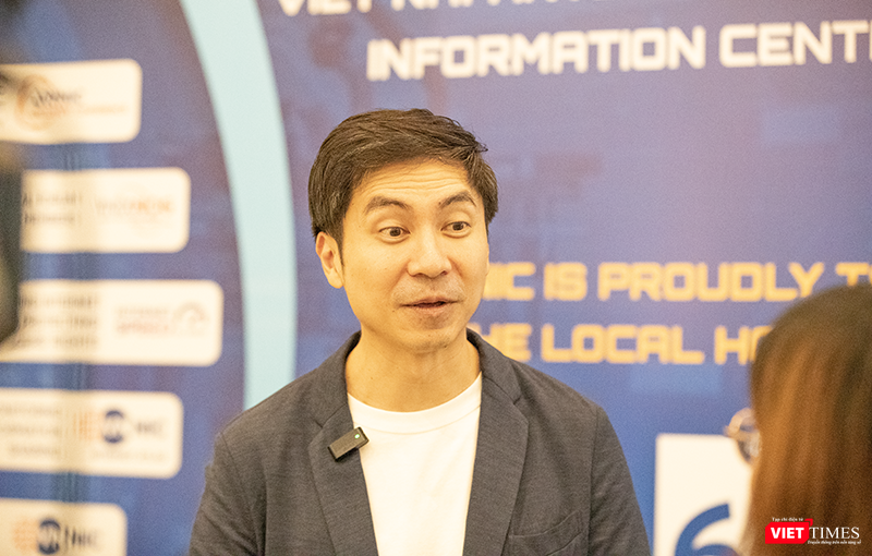 Ông Jia Rong Low, Giám đốc APNIC cho rằng, Việt Nam đang khẳng định vai trò hạt nhân trong cộng đồng Internet Châu Á – Thái Bình Dương, đồng thời mang tới cho cộng đồng tham dự cơ hội hợp tác đặc biệt.