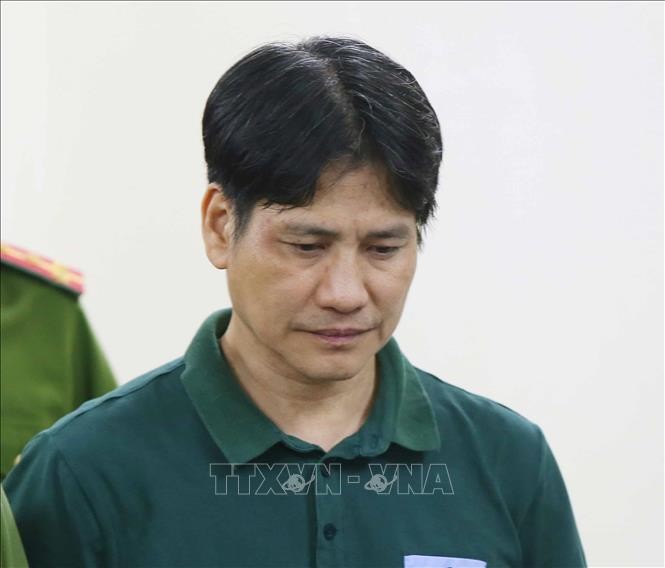 bị can Nguyễn Hữu Bách (SN 1963), người soạn thảo hàng loạt công văn để giúp Vũ nhôm gửi các địa phương thâu tóm nhà và đất công sản. Trước khi bị khởi tố, ông Bách là Đại tá, Phó Cục trưởng Cục B61, Tổng cục V, Bộ Công an. (Ảnh: TTXVN)