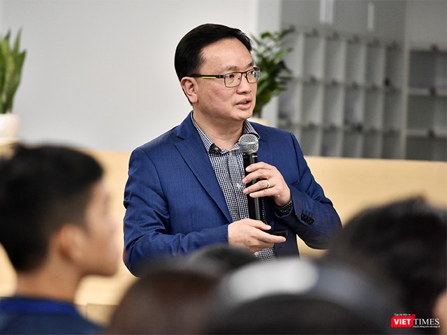 Cậu bé người Việt ngày nào còn ngơ ngác đến Mỹ với hai bàn tay trắng, nay đã có một sự nghiệp khiến nhiều người mơ ước với ba dự án khởi nghiệp thành công.