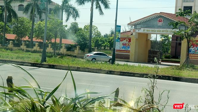 Vui quá!. Mình tới trụ sở UBND huyện Lộc Hà rồi.