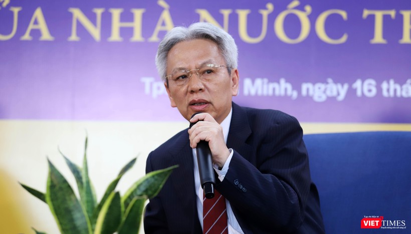 Mấu chốt của một nhà nước kiến tạo phát triển là nền hành chính công vụ tinh hoa, tức là có một bộ máy hành chính gọn nhẹ, nhưng tinh hoa và hiệu quả; đồng thời được trao quyền đầy đủ - Tiến sĩ Nguyễn Sĩ Dũng (nguyên Phó chủ nhiệm Văn phòng Quốc hội) nói. Ảnh: Nguyễn Luân.