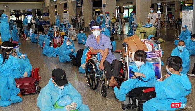 Rất nhiều người tàn tật, khó khăn được ưu tiên lên 5 chuyến bay từ các ngày 6, 7, 8/8/2021. Ảnh: GVT.