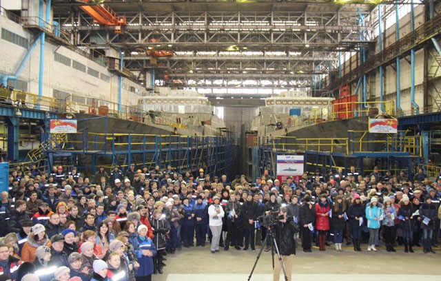 2 frigate cải tiến lớp Projekt 11661E (Gepard-3.9) (số hiệu nhà máy 956 và 957) của Hải quân Việt Nam đang được đóng tại phân xưởng của Công ty “Nhà máy Zelenodonsk mang tên A.M. Gorky”. Zelenodolsk, 6.1.2015. 