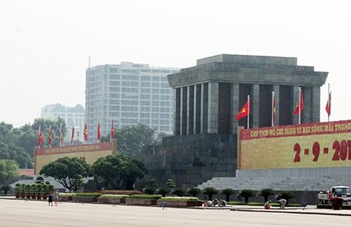 Giám đốc sở trẻ nhất Việt Nam, cao ốc 'pháo đài'...đúng quy trình ảnh 2