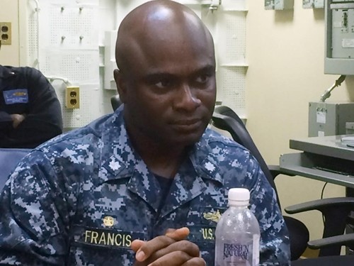 Robert Francis, sĩ quan chỉ huy trên tàu USS Lassen, trả lời báo giới ngày 5/11. Ảnh: AP.