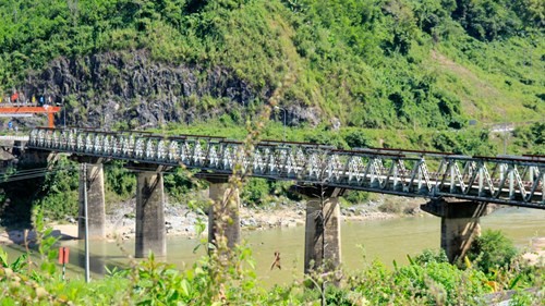 Trụ sở khang trang của huyện nghèo đòi xây trung tâm hành chinh 100 tỉ ảnh 4