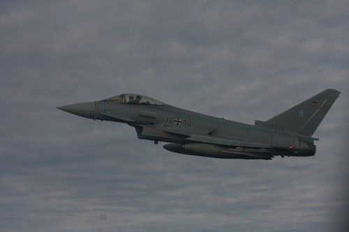 Máy bay chiến đấu hộ tống đoàn Chủ tịch nước Trương Tấn Sang thăm Đức ảnh 2