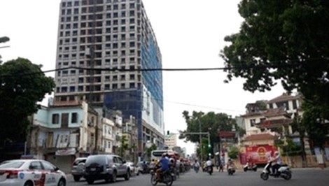 Dự án số 8B Lê Trực của Công ty CP May Lê Trực sẽ phải cắt 5 tầng vi phạm.