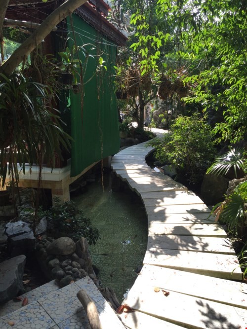 Choáng trước đồ quý trong biệt phủ 100 tỉ của đại gia vàng ở đèo Hải Vân ảnh 14 Choáng trước đồ quý trong biệt phủ 100 tỉ của đại gia vàng ở đèo Hải Vân ảnh 14