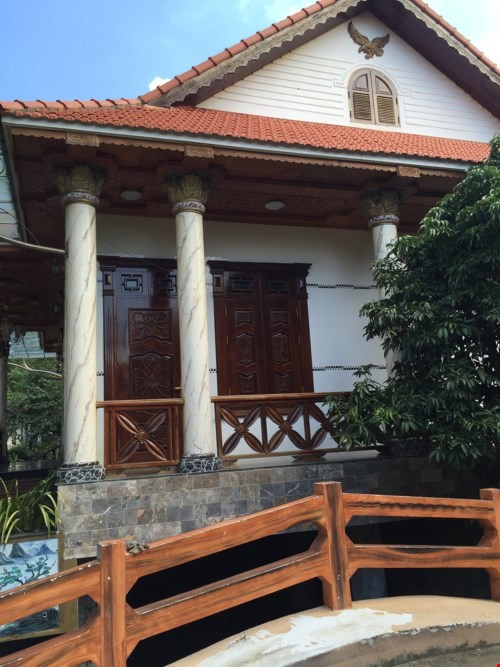 Choáng trước đồ quý trong biệt phủ 100 tỉ của đại gia vàng ở đèo Hải Vân ảnh 19 Choáng trước đồ quý trong biệt phủ 100 tỉ của đại gia vàng ở đèo Hải Vân ảnh 19