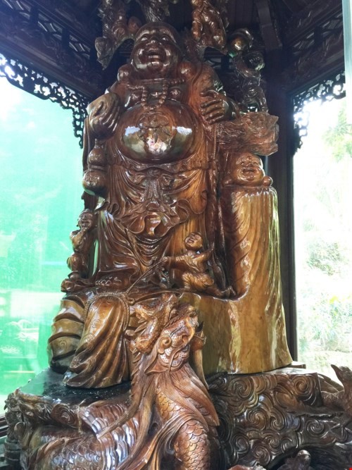 Choáng trước đồ quý trong biệt phủ 100 tỉ của đại gia vàng ở đèo Hải Vân ảnh 9 Choáng trước đồ quý trong biệt phủ 100 tỉ của đại gia vàng ở đèo Hải Vân ảnh 9