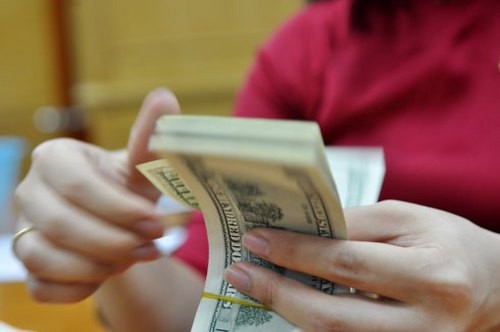 Trong vòng hơn2 tháng, lãi suất gửi đôla Mỹ liên tục hạ và về mức thấp kỷ lục 0% từ ngày 18/12.