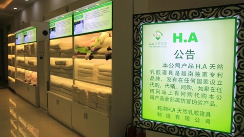 Phạt cửa hàng 'cấm cửa' khách Việt... gần 5 triệu đồng ảnh 1