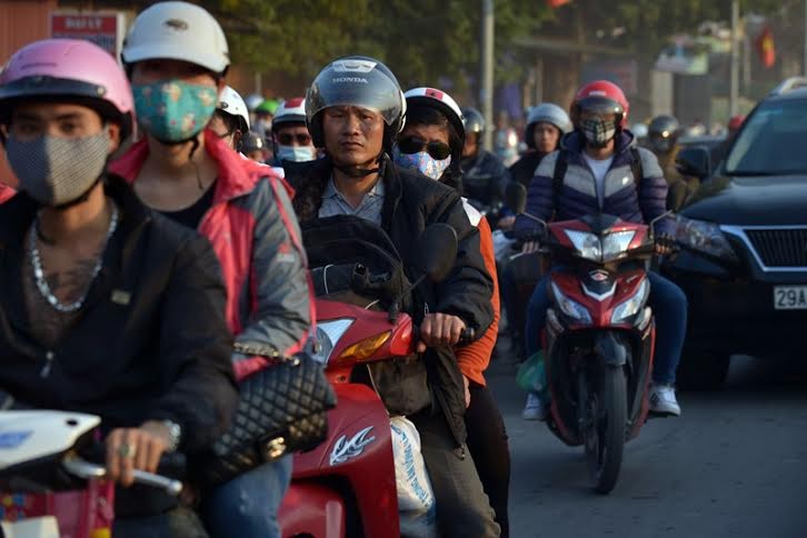 Ùn tắc “trên từng cây số”, dân băng đồng tìm đường về Hà Nội, TPHCM ảnh 5