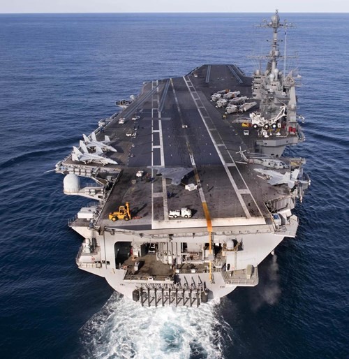 Máy bay tàng hình không người lái X-47B đã được Mỹ thử nghiệm thành công trên tàu sân bay. Với sự xuất hiện của các thế hệ UAV tối tân, cụm tàu sân bay xung kích sẽ tăng thêm uy lực gấp nhiều lần, đồng thời giảm nguy cơ rủi ro về con người.