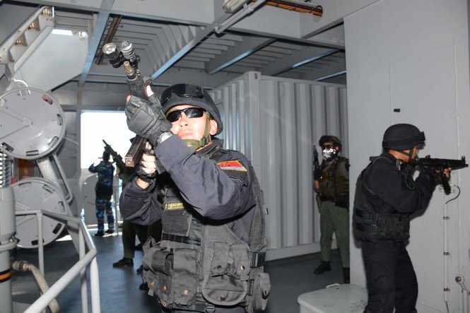 Đặc nhiệm các nước ADMM+ tiếp cận khu vực có khủng bố trên tàu mục tiêu