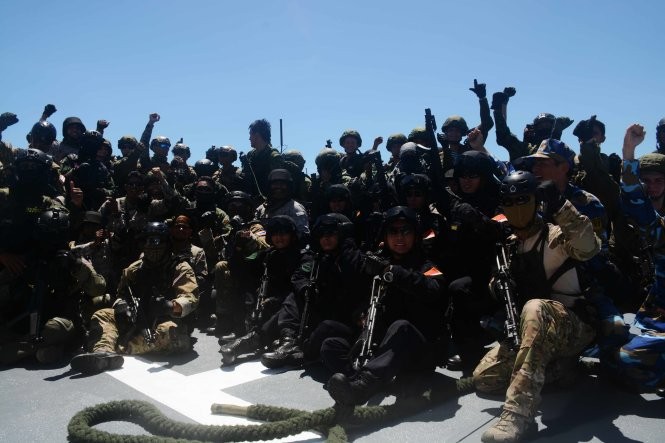 Đặc nhiệm các nước chụp ảnh đoàn kết sau khi hoàn thành nhiệm vụ