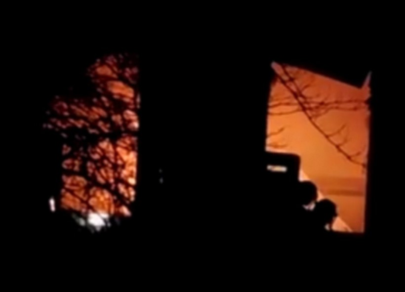 Có thể nhìn thấy các cảnh sát chống khủng bố trong ngôi nhà tối đen từ video, đoạn phim này đã cho thấy cuộc tấn công vào các phần tử khủng bố tại thị trấn phia Đông Bỉ Verviers vào buổi tối hôm qua. 