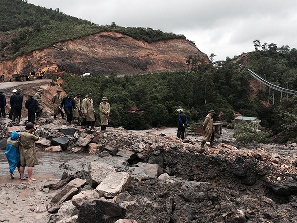 Sự an toàn của hàng vạn cư dân TP cẩm Phả phụ thuộc vào độ vững chắc của con đập chắn thải 790 do TKV quản lý.