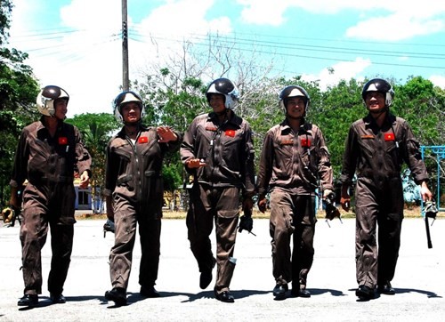Phi công tiêm kích Việt Nam. Phi công tiêm kích Việt Nam