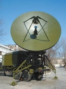 Đài chế áp liên lạc vệ tinh định hướng Lotoc. Đài chế áp liên lạc vệ tinh định hướng Lotoc.