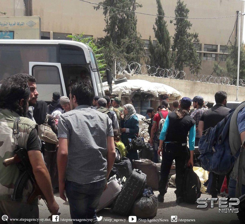 Nhóm chiến binh thánh chiến di tản từ Al-Qaboun về tỉnh Idlib