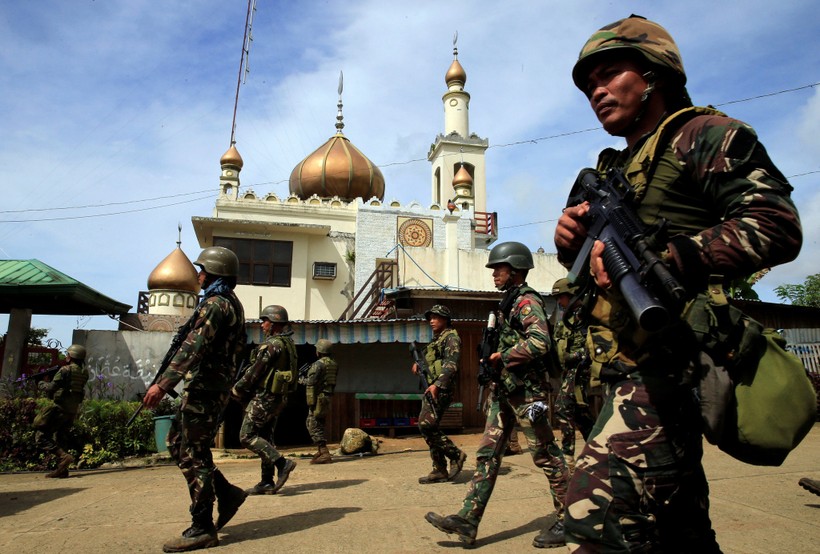 Quân đội Philippines giao chiến dữ dội với IS trong thành phố Mawavi (video) ảnh 1 Quân đội Philippines giao chiến dữ dội với IS trong thành phố Mawavi (video) ảnh 1
